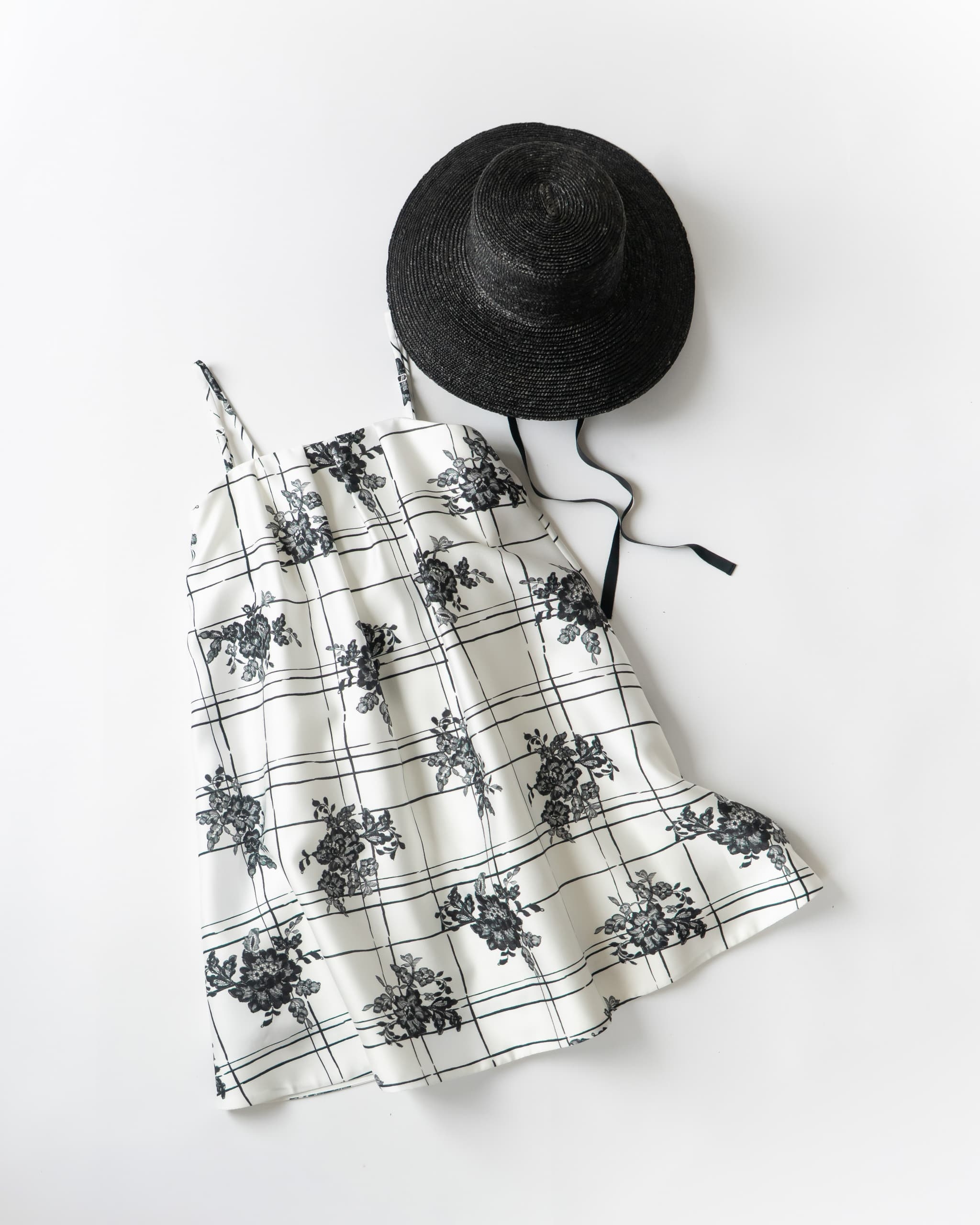 25ansWEB掲載】ルル・ウィルビー、モダニティが薫る春のモノトーン