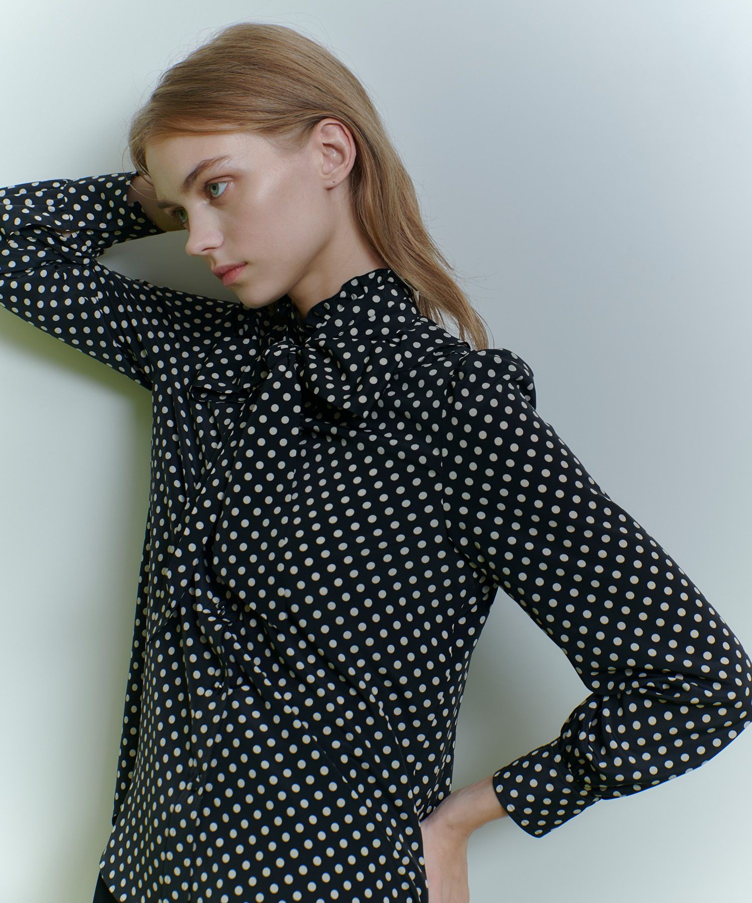 デシンドットフリルボウタイブラウス|allureville OFFICIAL SITE