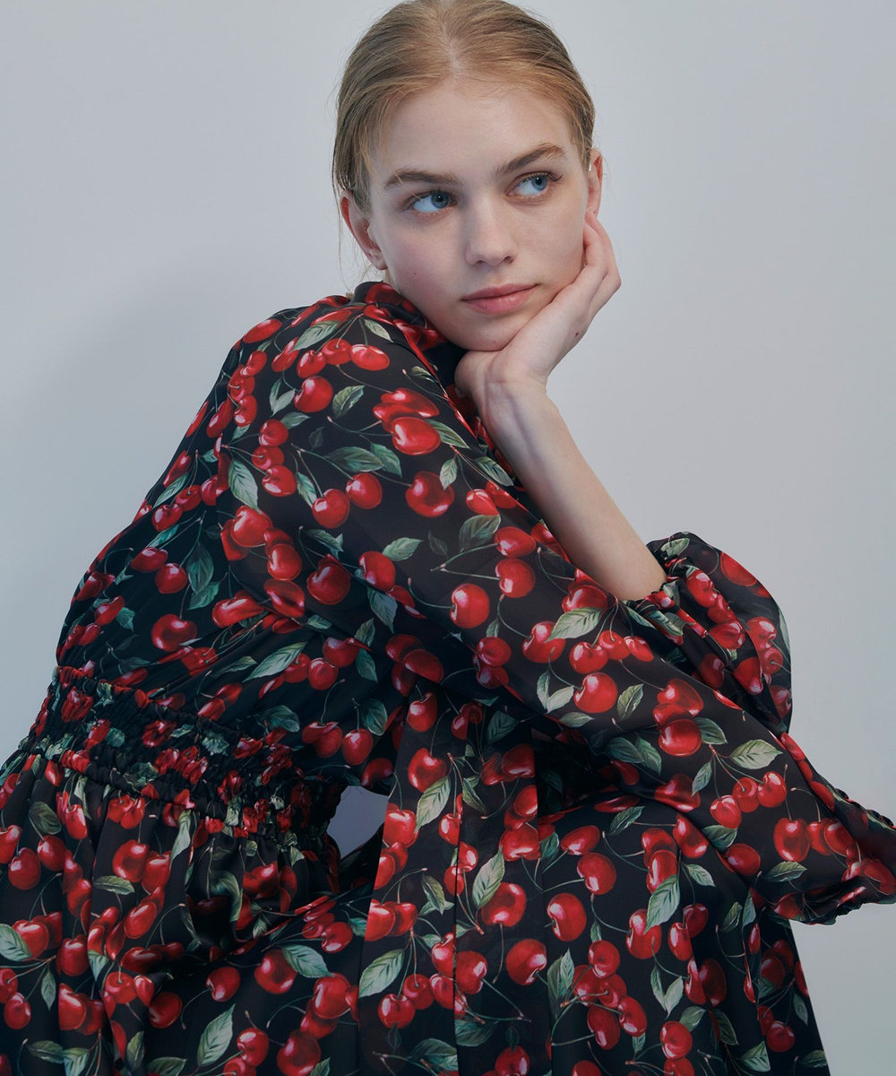 LOULOU WILLOUGHBY 【LOULOU WILLOUGHBY】LISAチェリープリント リボンワンピース ブラック (95)