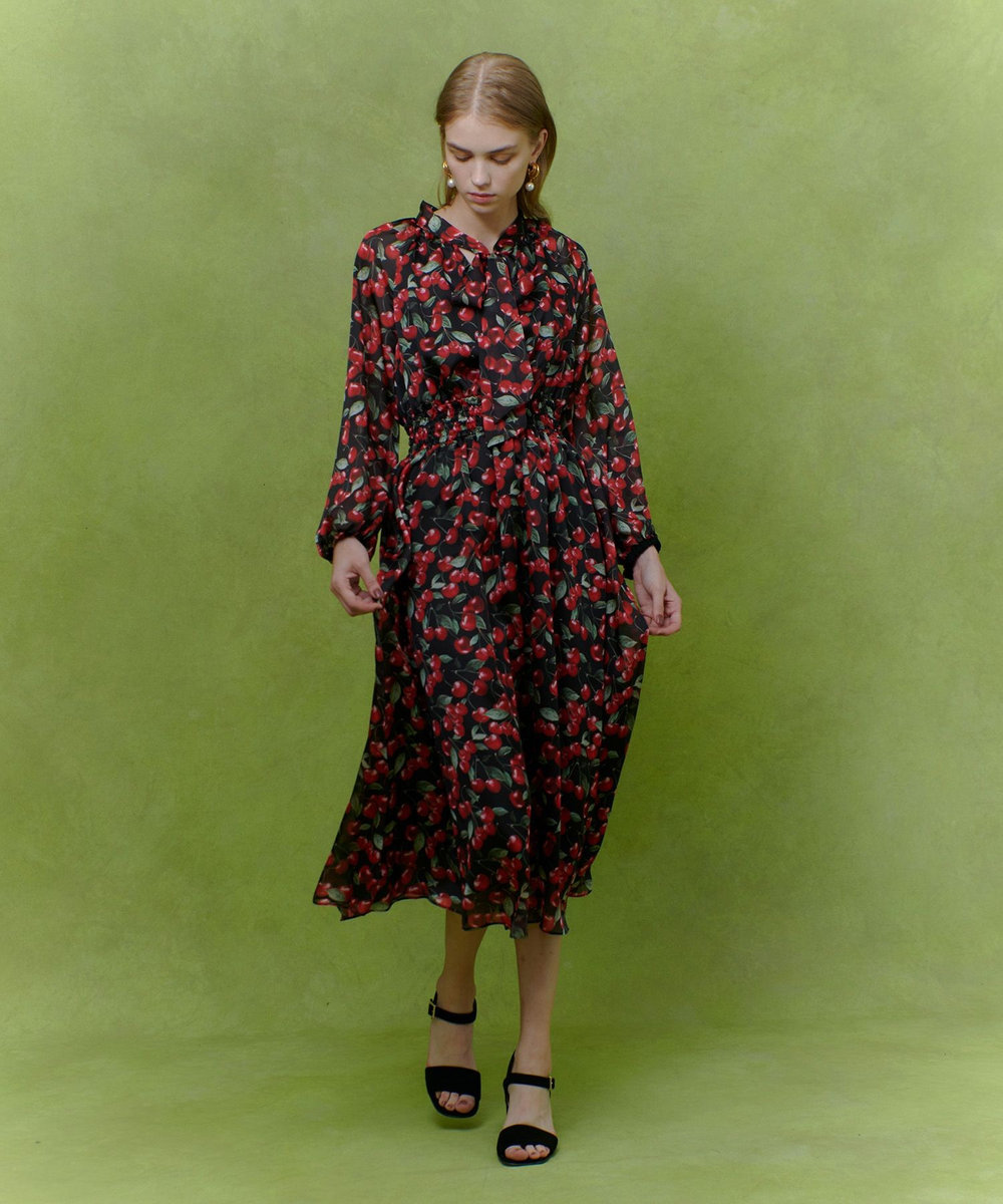 LOULOU WILLOUGHBY 【LOULOU WILLOUGHBY】LISAチェリープリント リボンワンピース ブラック (95)