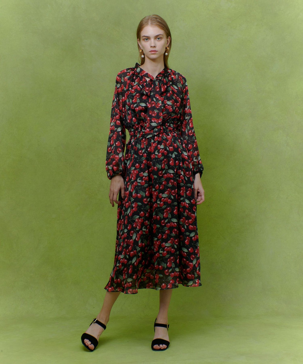 LOULOU WILLOUGHBY 【LOULOU WILLOUGHBY】LISAチェリープリント リボンワンピース ブラック (95)