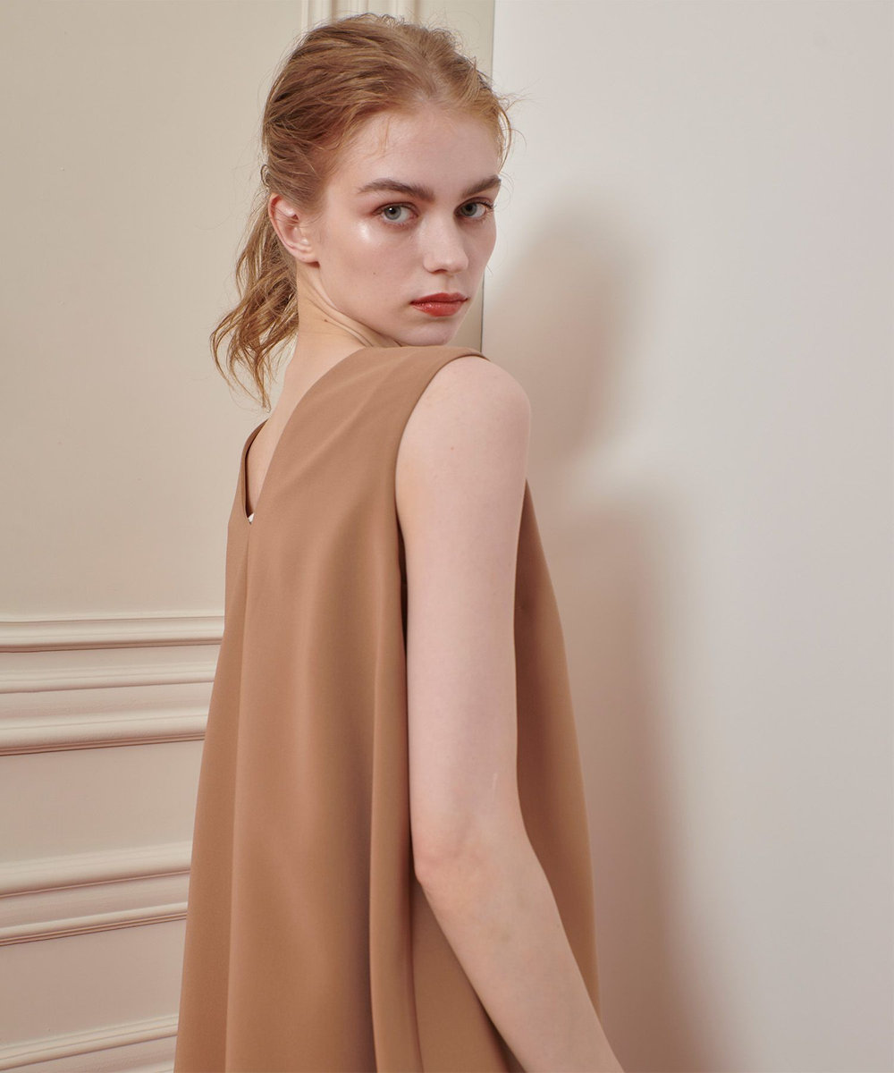 LOULOU WILLOUGHBY 【LOULOU WILLOUGHBY】パールネックレス付きフリルブラウス キャメル (84)