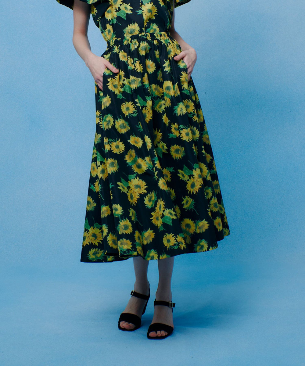 LOULOU WILLOUGHBY WEB 一部店舗限定【LOULOU WILLOUGHBY】サンフラワープリントギャザースカート ブラック系 (98)