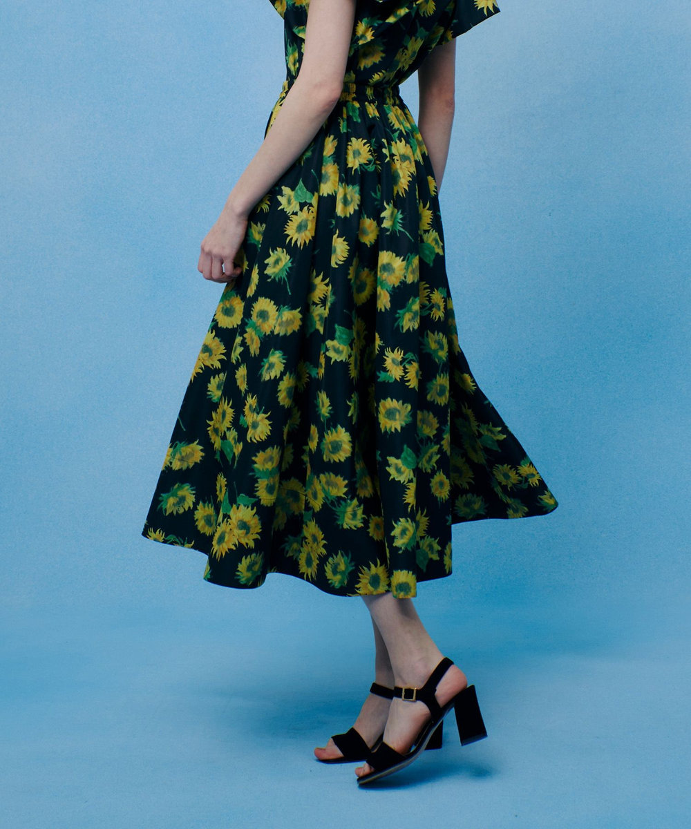LOULOU WILLOUGHBY WEB 一部店舗限定【LOULOU WILLOUGHBY】サンフラワープリントギャザースカート ブラック系 (98)