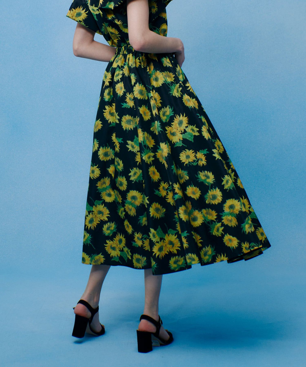 LOULOU WILLOUGHBY WEB 一部店舗限定【LOULOU WILLOUGHBY】サンフラワープリントギャザースカート ブラック系 (98)