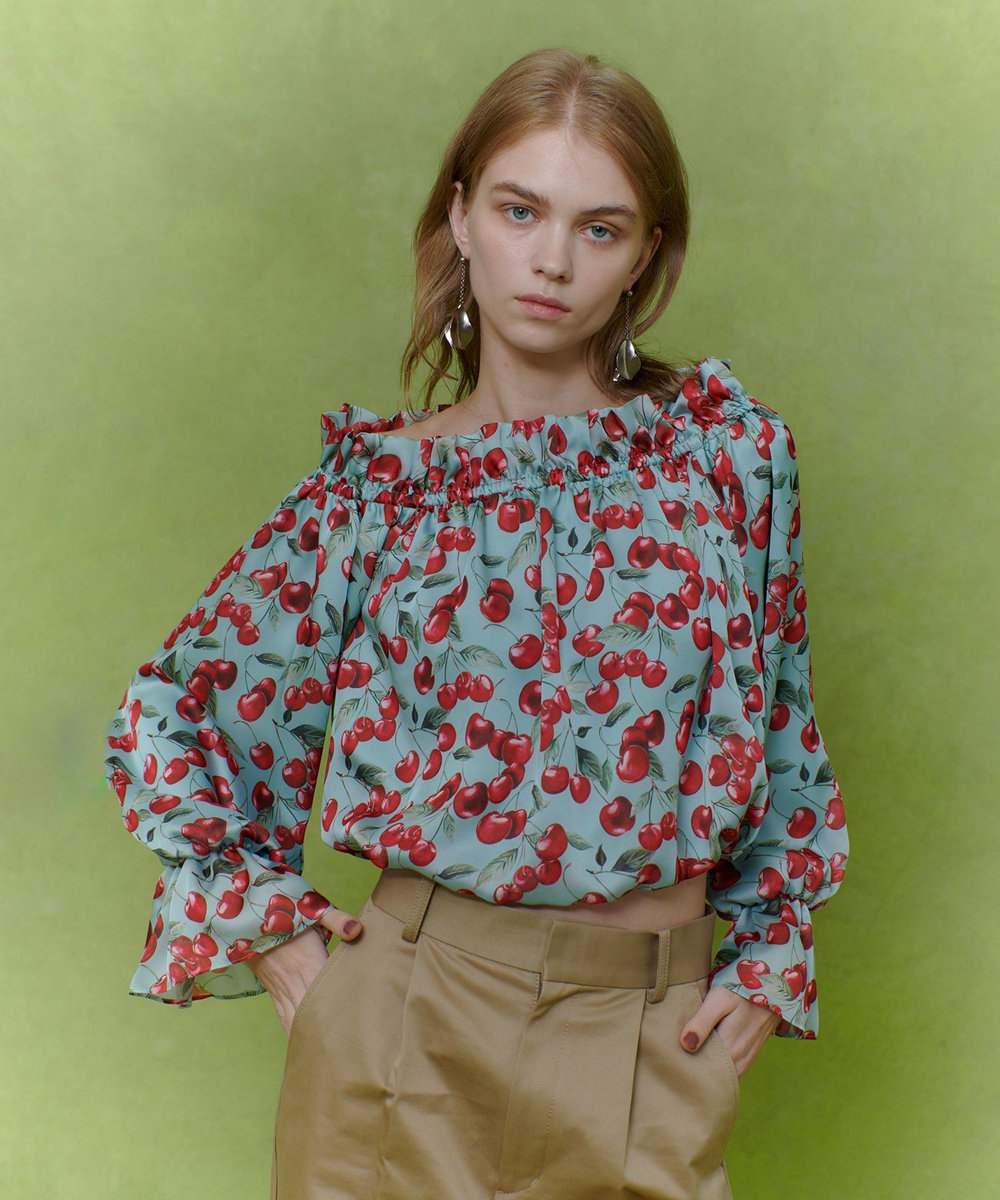 LOULOU WILLOUGHBY 【LOULOU WILLOUGHBY】LISAチェリープリントオフショルブラウス サックス (63)