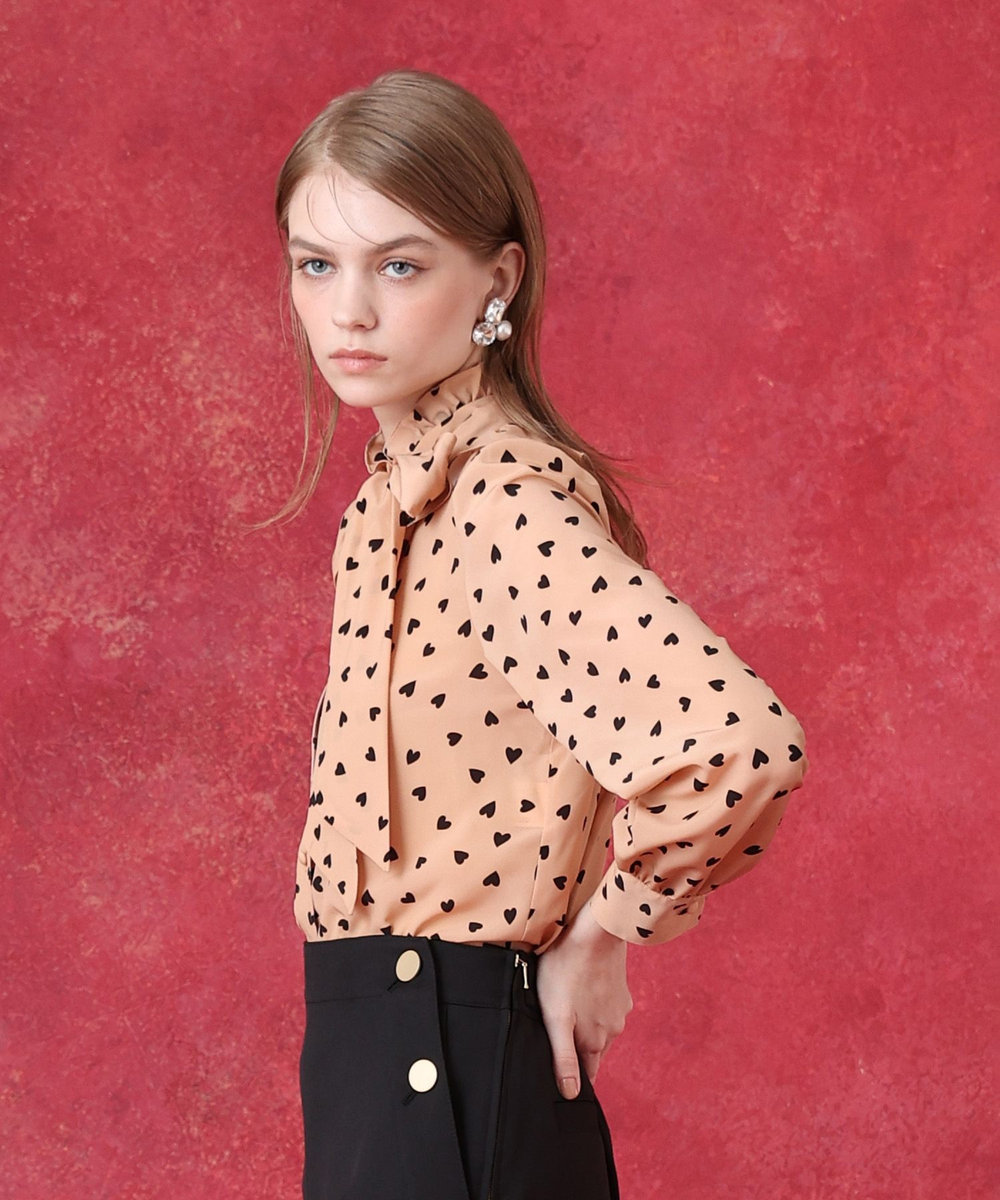 LOULOU WILLOUGHBY デシンハートフリルボウタイブラウス ピンクベージュ (13)