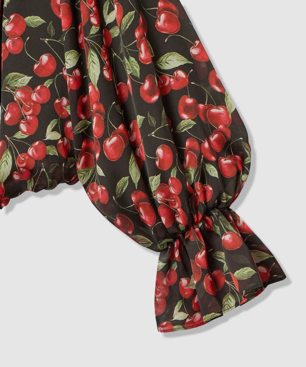 LOULOU WILLOUGHBY 【LOULOU WILLOUGHBY】LISAチェリープリントオフショルブラウス ブラック (95)