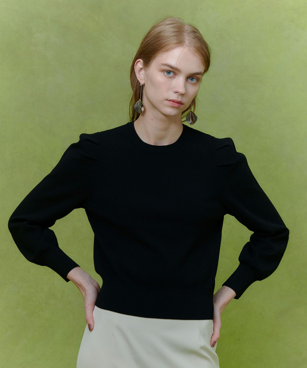 LOULOU WILLOUGHBY 【LOULOU WILLOUGHBY】フラワー衿付プルオーバー ブラック (95)