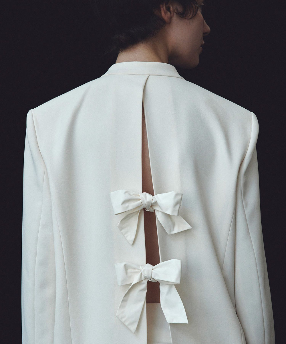 ノーカラーホワイトジャケット ウエストリボン付き LOULOU WILLOUGHBY】ダブルクロスノーカラーリボンジャケット