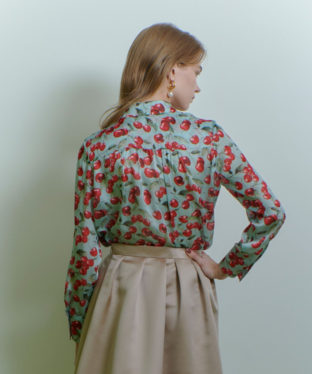 LOULOU WILLOUGHBY WEB限定【LOULOU WILLOUGHBY】LISAチェリープリント ボウタイブラウス サックス (63)