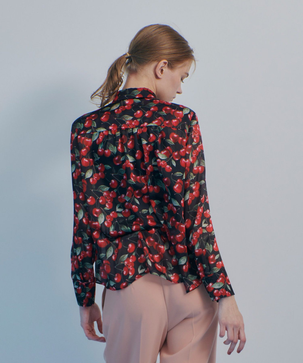 LOULOU WILLOUGHBY WEB限定【LOULOU WILLOUGHBY】LISAチェリープリント ボウタイブラウス ブラック (95)