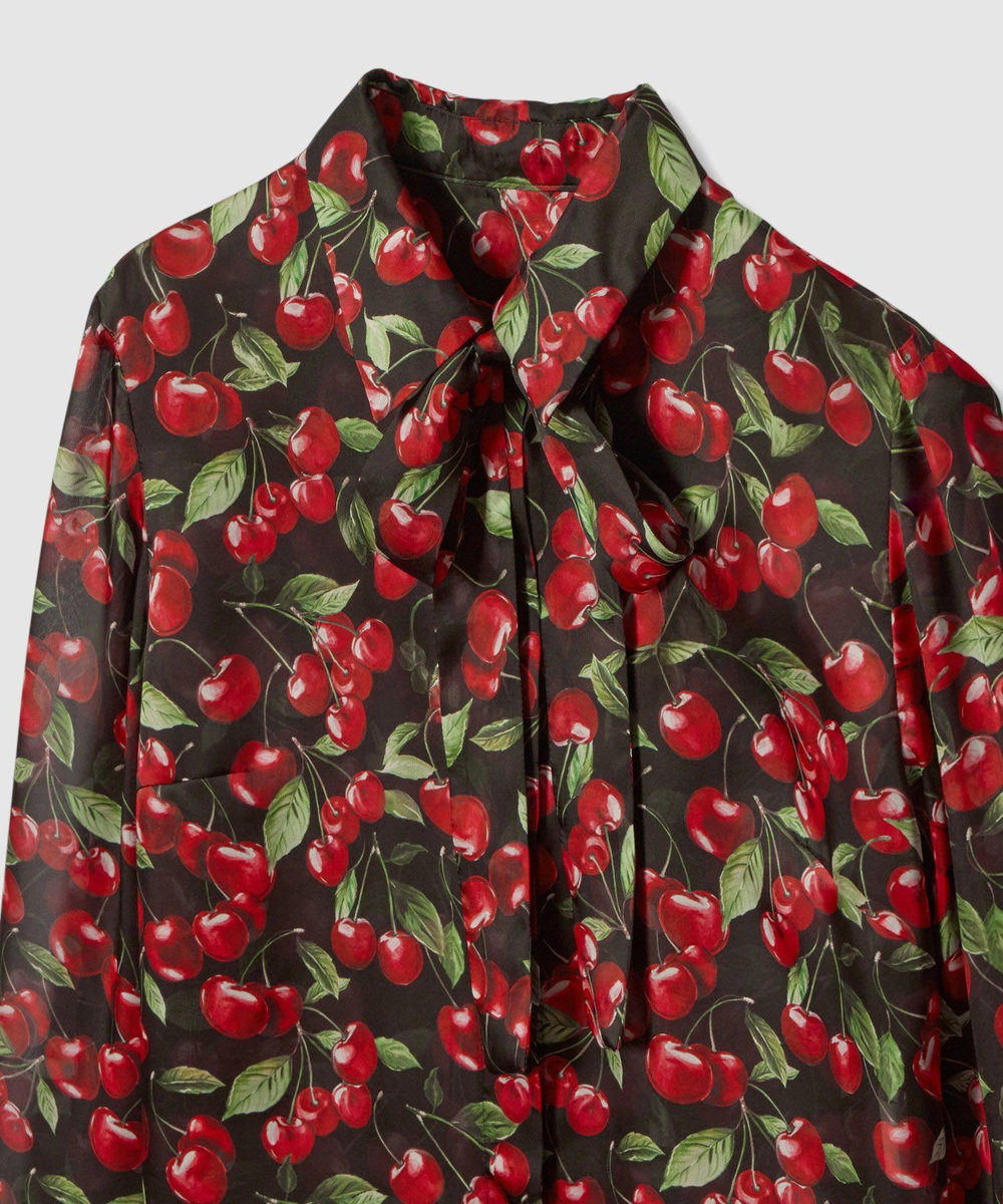 LOULOU WILLOUGHBY WEB限定【LOULOU WILLOUGHBY】LISAチェリープリント ボウタイブラウス ブラック (95)