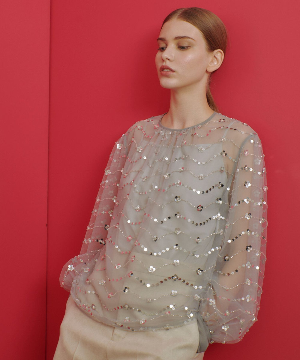 LOULOU WILLOUGHBY 【LOULOU WILLOUGHBY】スパンコールビジューブラウス シルバー (90)