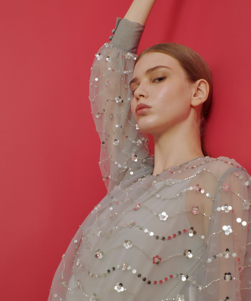 LOULOU WILLOUGHBY 【LOULOU WILLOUGHBY】スパンコールビジューブラウス シルバー (90)