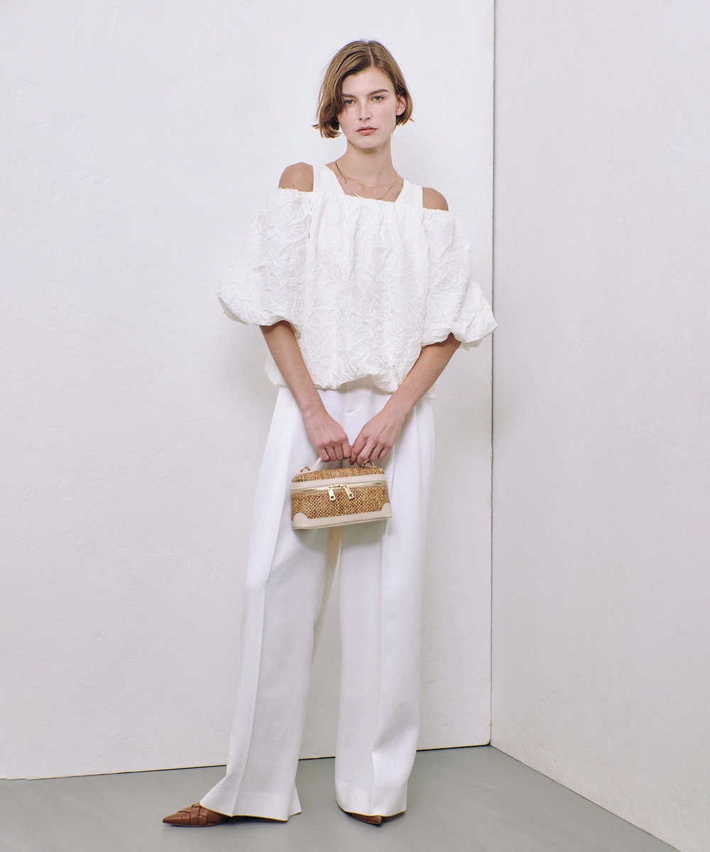 allureville クリンクルワッシャーオフショルブラウス オフホワイト (02)