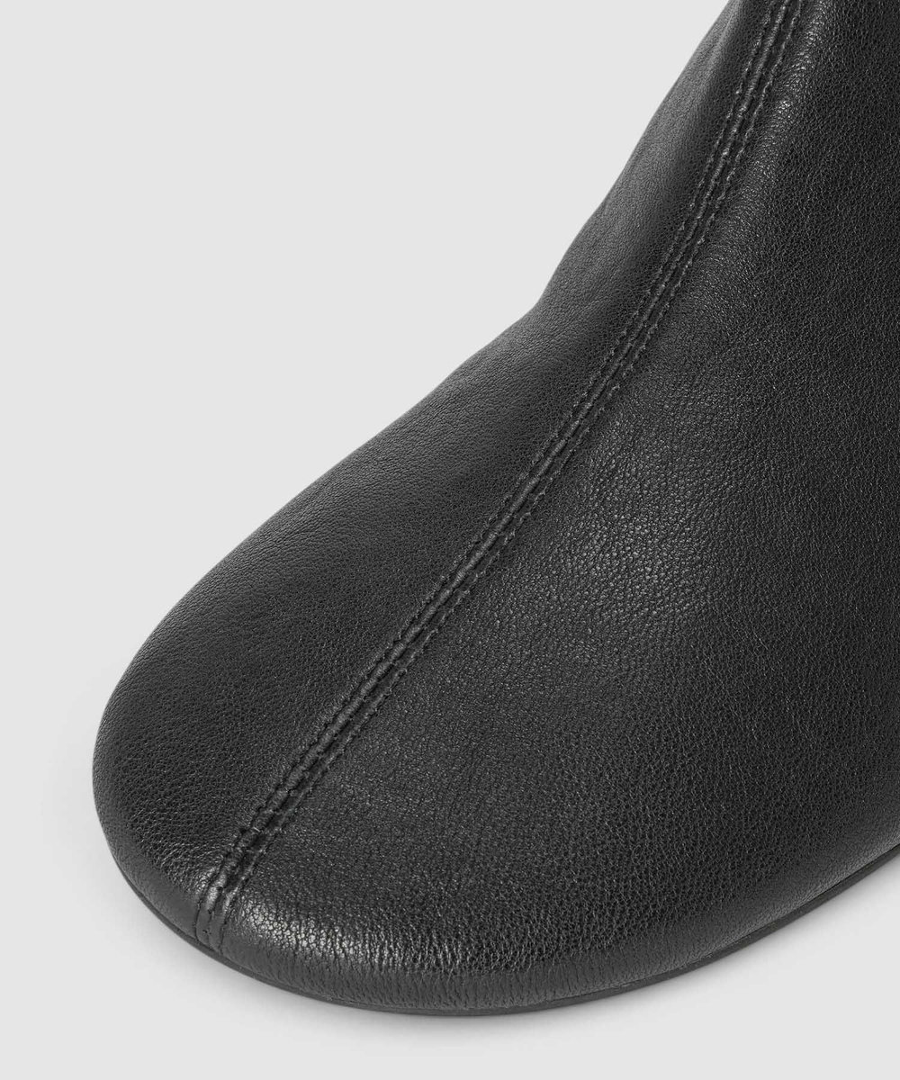 allureville バックジップラウンドショートブーツ ブラック (95)