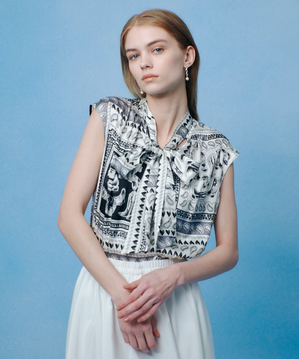LOULOU WILLOUGHBY WEB 一部店舗限定【LOULOU WILLOUGHBY】ウエスタンスカーフプリントリボンブラウス ブラック (95)