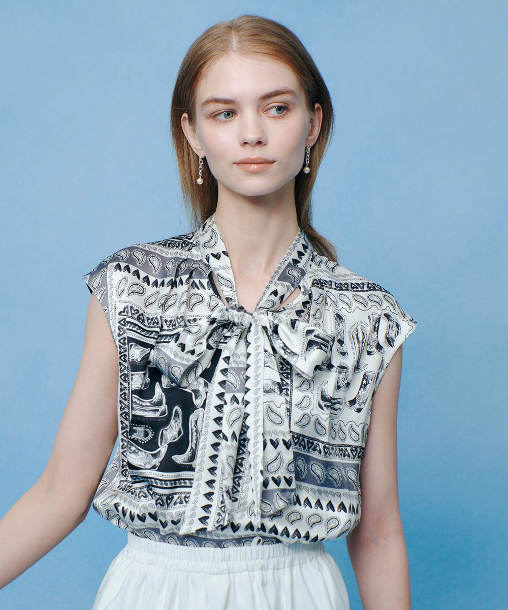 LOULOU WILLOUGHBY WEB 一部店舗限定【LOULOU WILLOUGHBY】ウエスタンスカーフプリントリボンブラウス ブラック (95)
