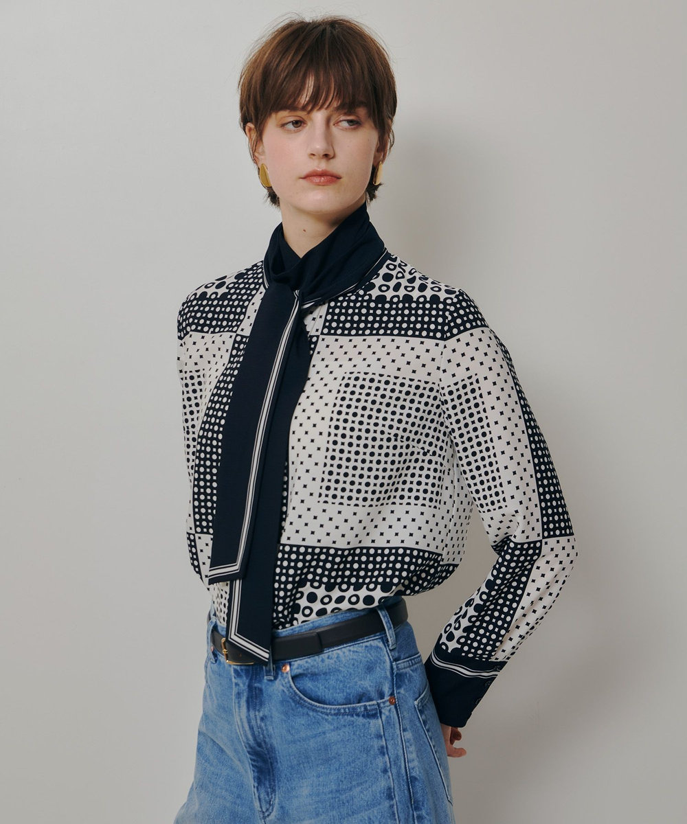 allureville 幾何プリントボウタイブラウス ネイビー (65)