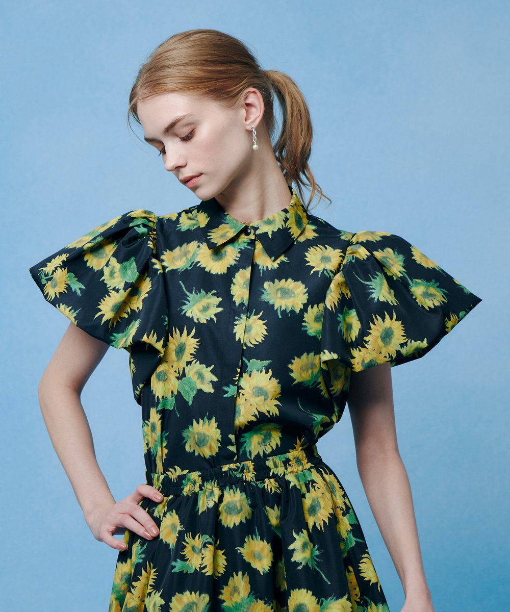 LOULOU WILLOUGHBY  WEB 一部店舗限定【LOULOU WILLOUGHBY】サンフラワープリントバルーンスリーブシャツ ブラック系 (98)