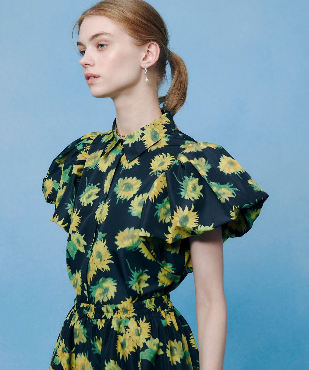 LOULOU WILLOUGHBY  WEB 一部店舗限定【LOULOU WILLOUGHBY】サンフラワープリントバルーンスリーブシャツ ブラック系 (98)