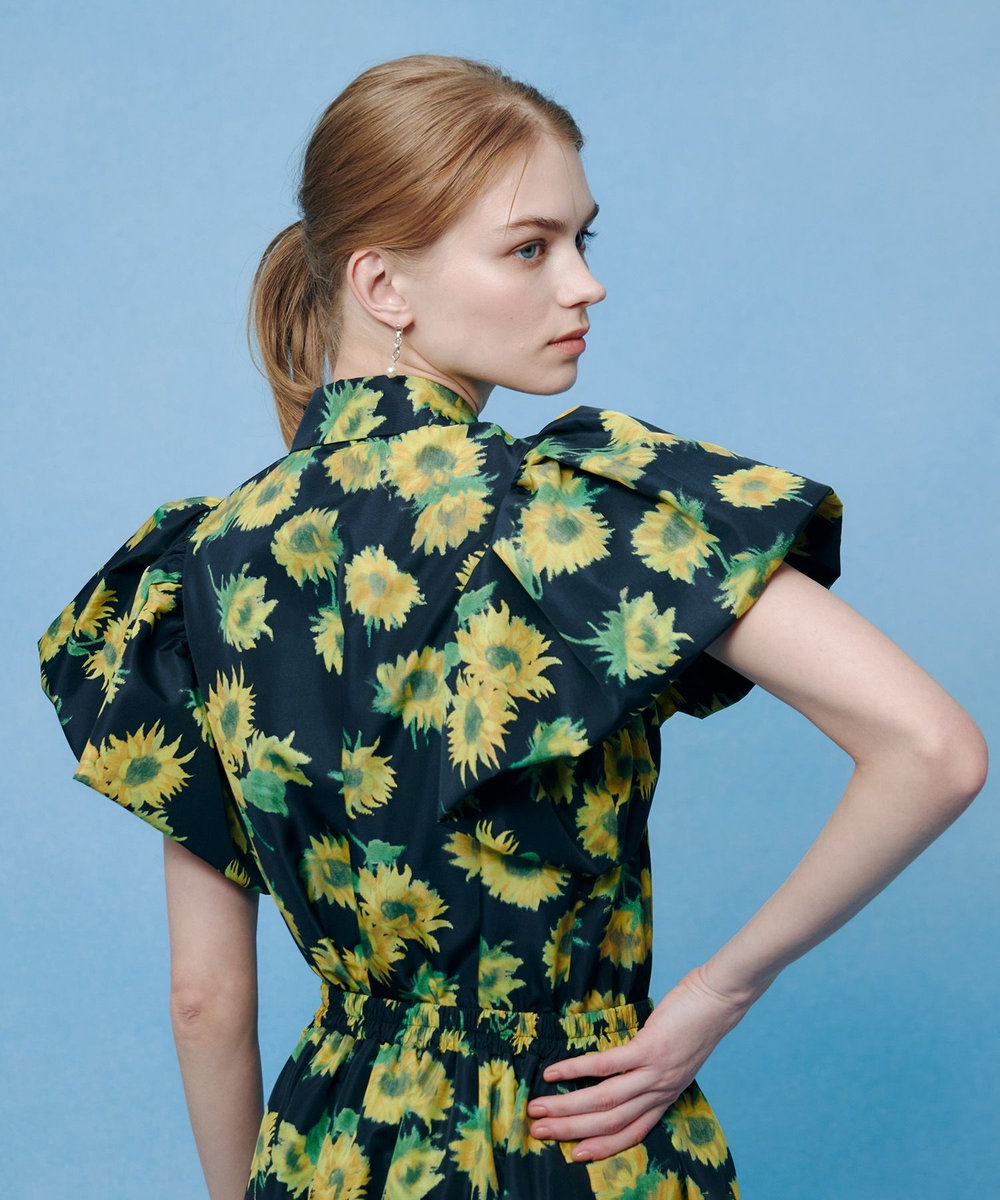 LOULOU WILLOUGHBY  WEB 一部店舗限定【LOULOU WILLOUGHBY】サンフラワープリントバルーンスリーブシャツ ブラック系 (98)
