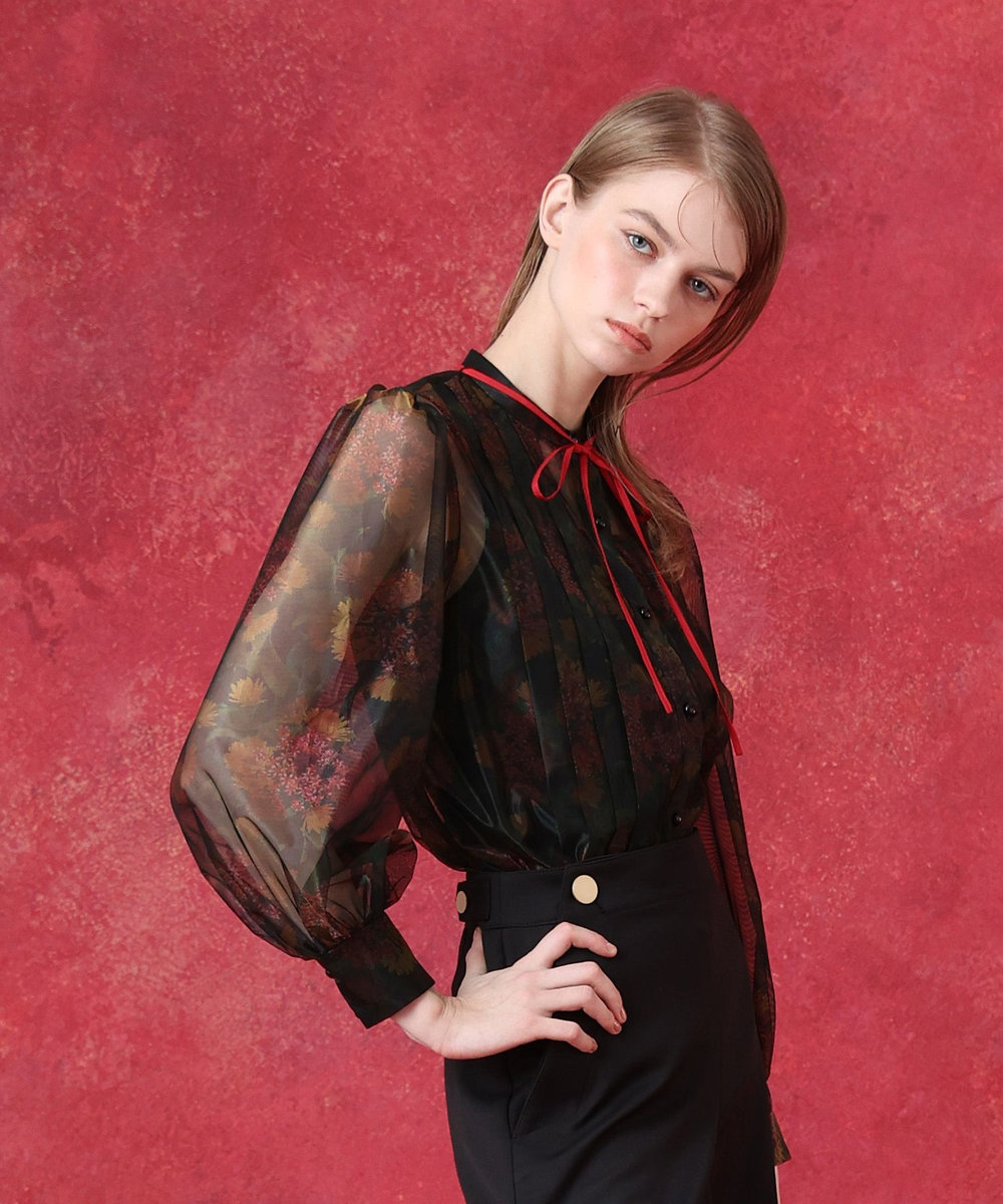LOULOU WILLOUGHBY グロッシーフラワーブラウス ブラック系 (98)