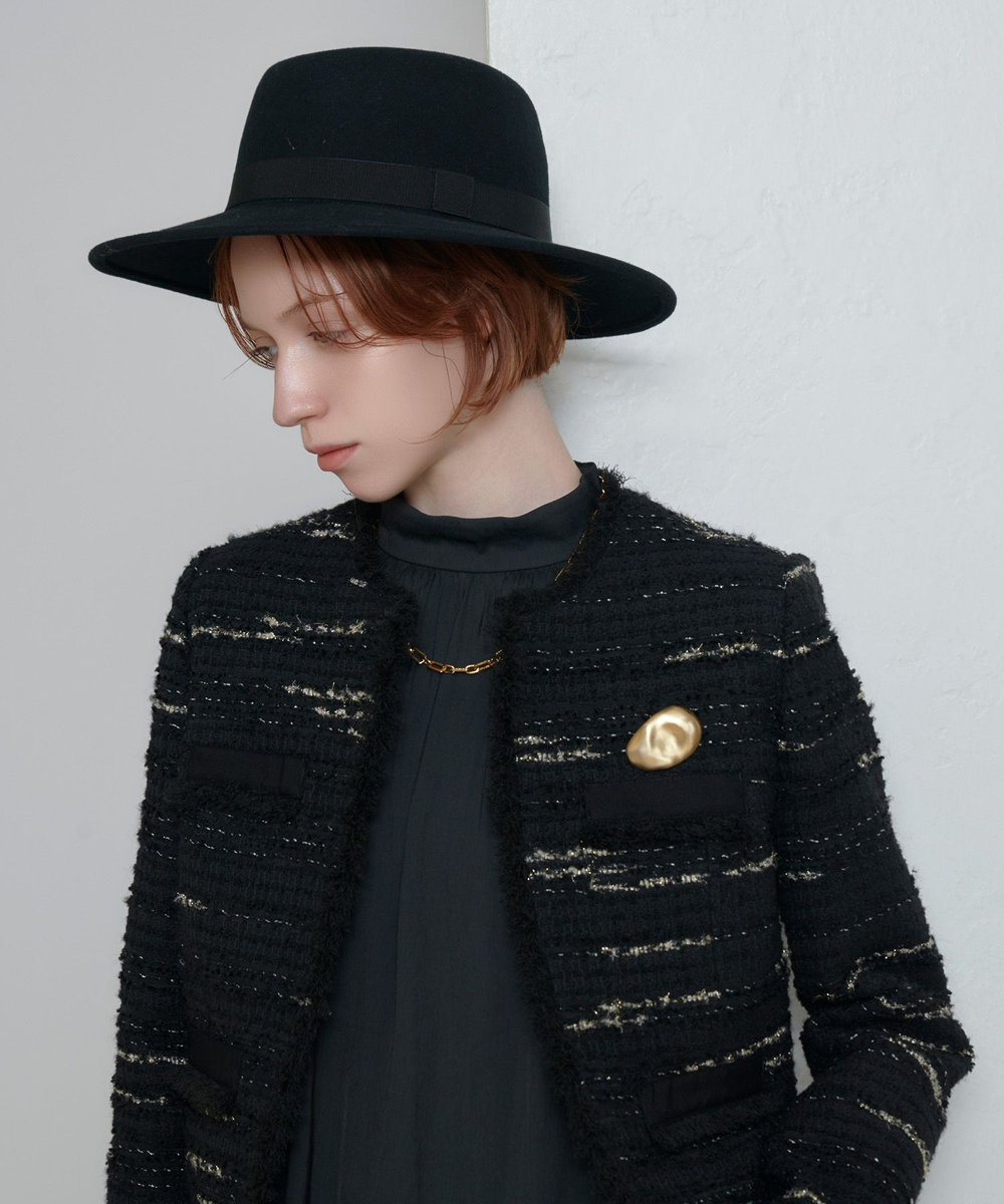 【アルアバイル】ウール100%黒ジャケット（金ボタン付） ジオリカツイードラウンドネックジャケット|allureville OFFICIAL SITE