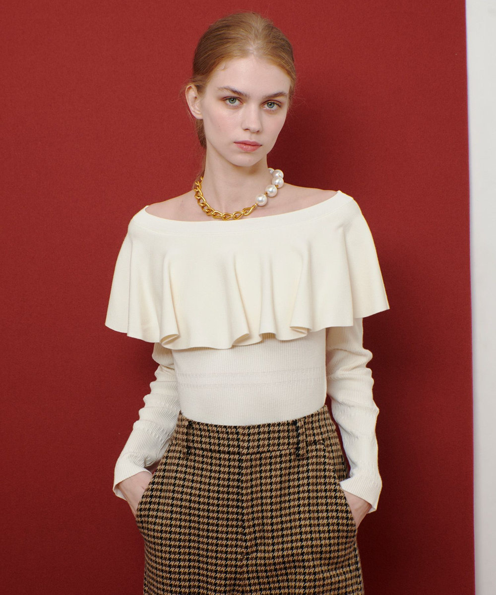 LOULOU WILLOUGHBY ラッフルオフショルプルオーバー オフホワイト (02)