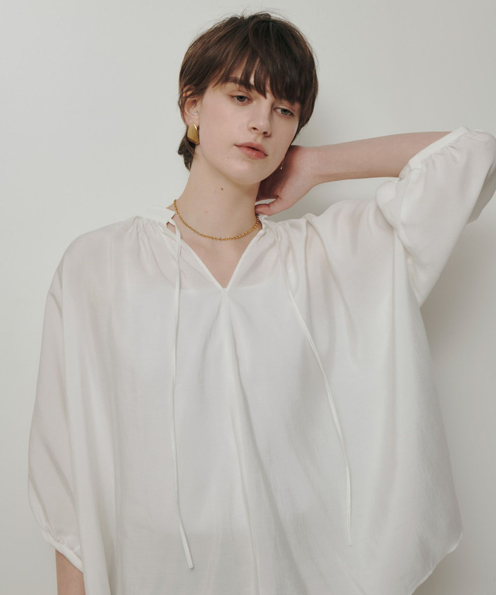 allureville ギャザーボリュームスタンドブラウス オフホワイト (02)