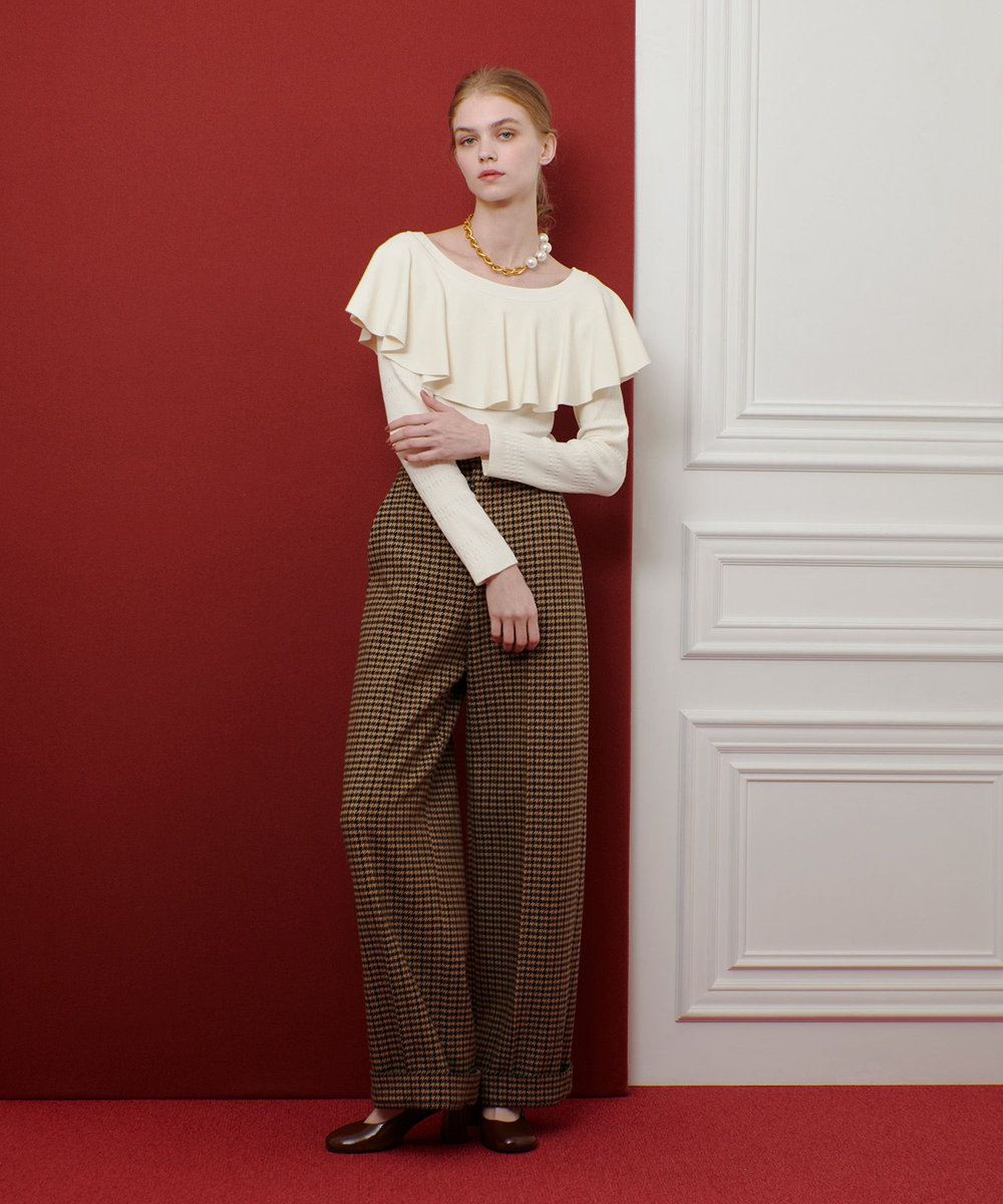 LOULOU WILLOUGHBY ラッフルオフショルプルオーバー オフホワイト (02)