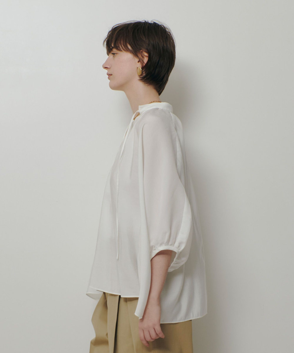 allureville ギャザーボリュームスタンドブラウス オフホワイト (02)