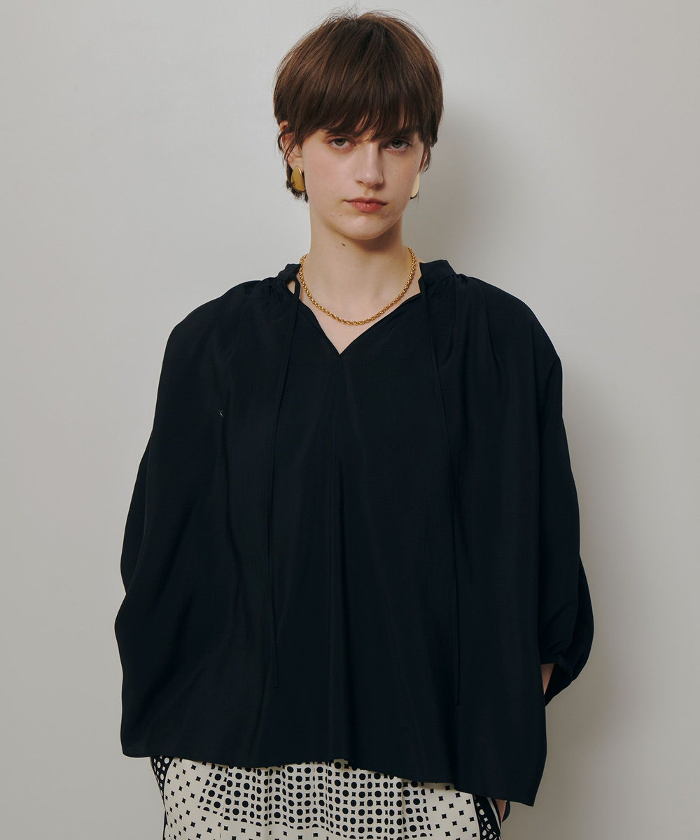 allureville ギャザーボリュームスタンドブラウス ブラック (95)
