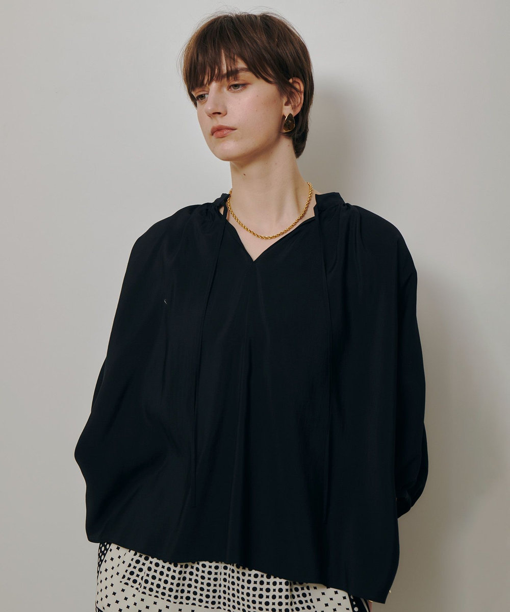 allureville ギャザーボリュームスタンドブラウス ブラック (95)
