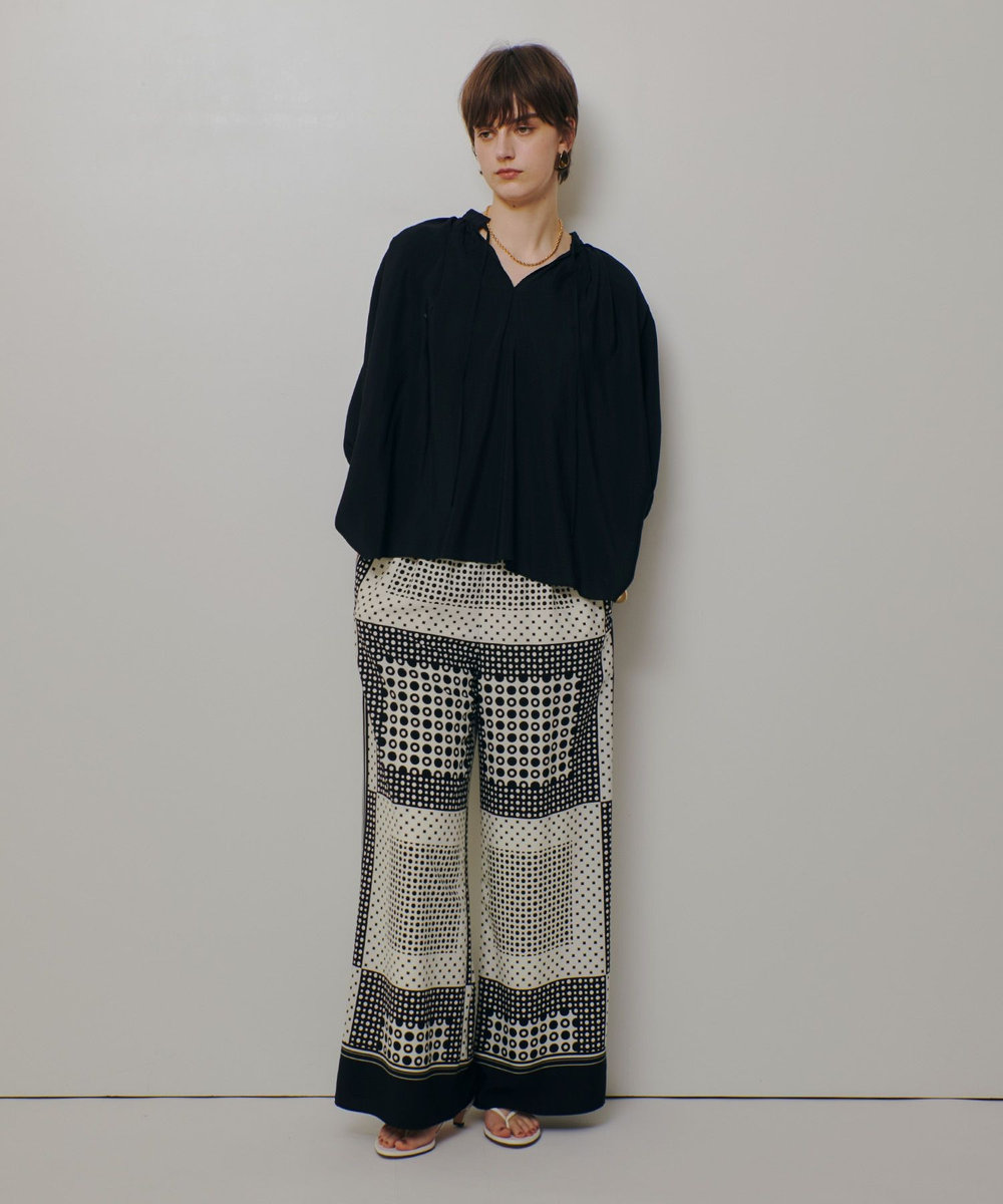 allureville ギャザーボリュームスタンドブラウス ブラック (95)