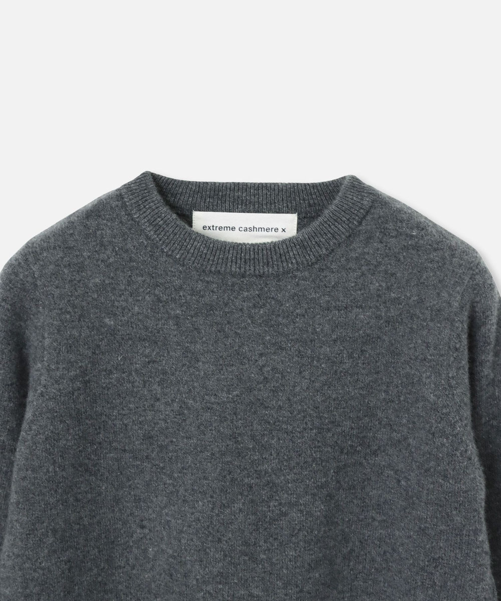 buying 【extreme cashmere(エクストリームカシミヤ)】 KID CREWNECK チャコールグレー (94)