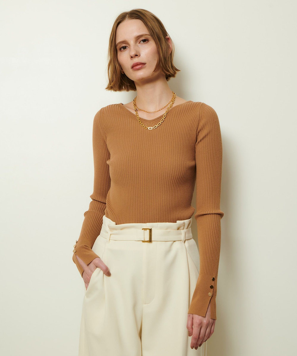 allureville 袖釦Vネックプルオーバー キャメル (84)