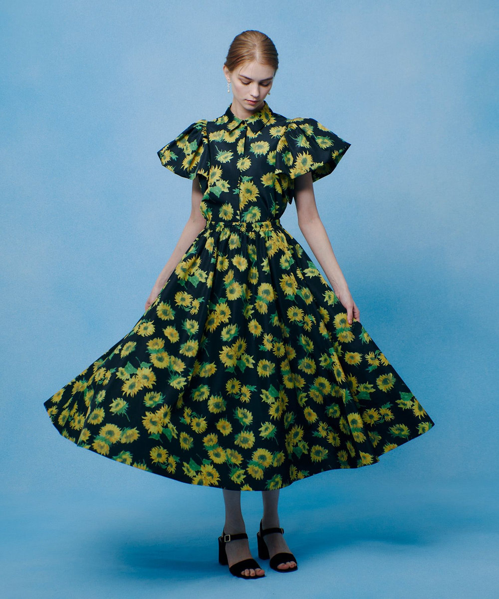 LOULOU WILLOUGHBY WEB 一部店舗限定【LOULOU WILLOUGHBY】サンフラワープリントギャザースカート ブラック系 (98)