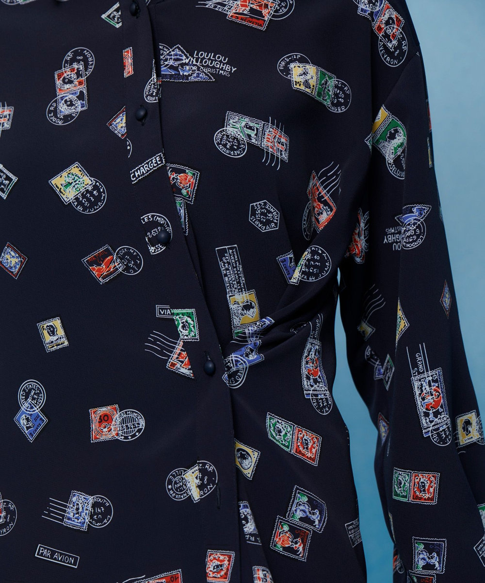 LOULOU WILLOUGHBY 【LOULOU WILLOUGHBY】レタープリントシャツブラウス ネイビー (65)