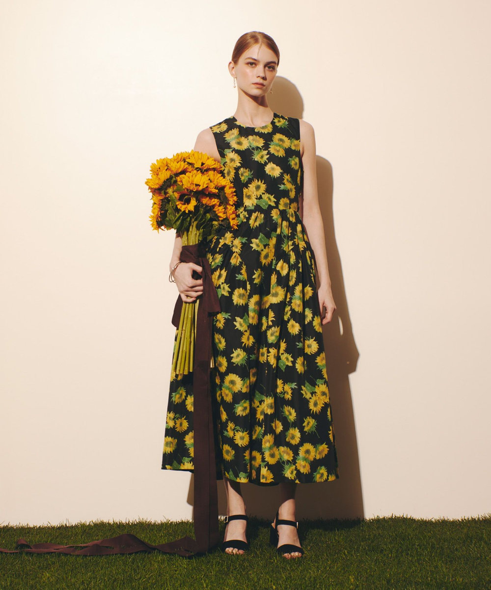 LOULOU WILLOUGHBY  WEB 一部店舗限定【LOULOU WILLOUGHBY】サンフラワープリントバッククロスワンピース ブラック系 (98)