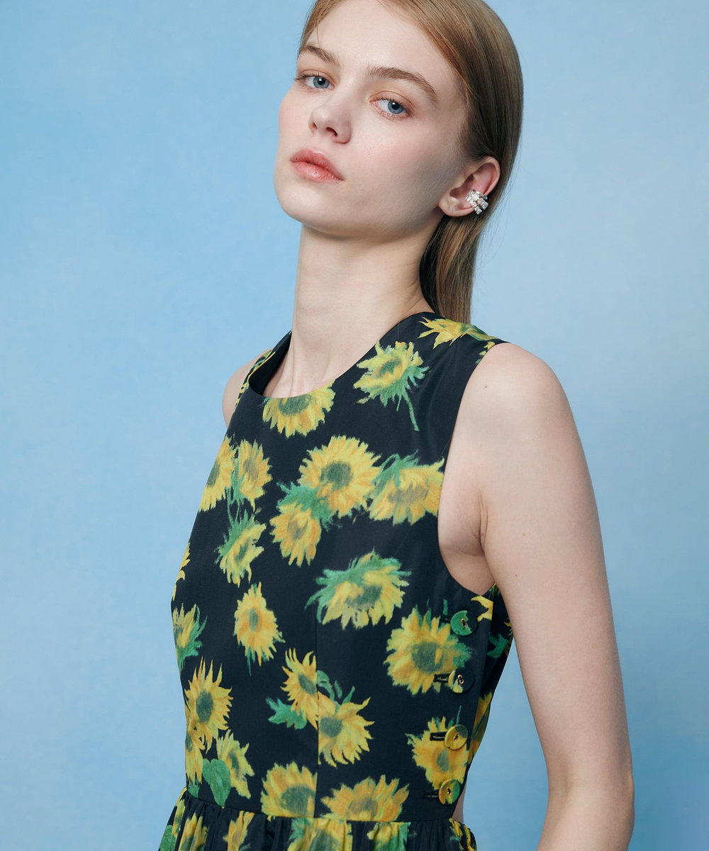 LOULOU WILLOUGHBY  WEB 一部店舗限定【LOULOU WILLOUGHBY】サンフラワープリントバッククロスワンピース ブラック系 (98)