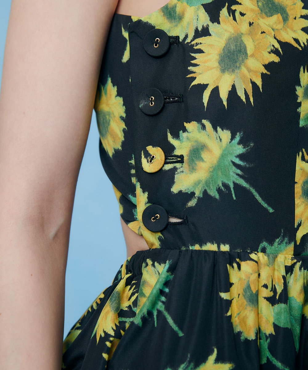 LOULOU WILLOUGHBY  WEB 一部店舗限定【LOULOU WILLOUGHBY】サンフラワープリントバッククロスワンピース ブラック系 (98)