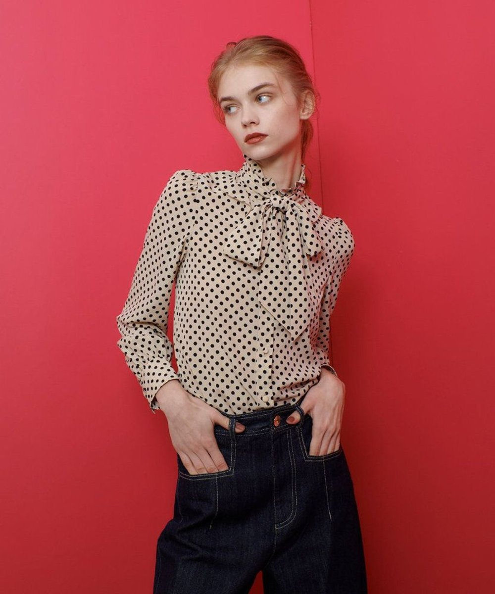 LOULOU WILLOUGHBY デシンドットフリルボウタイブラウス ライトベージュ (12)