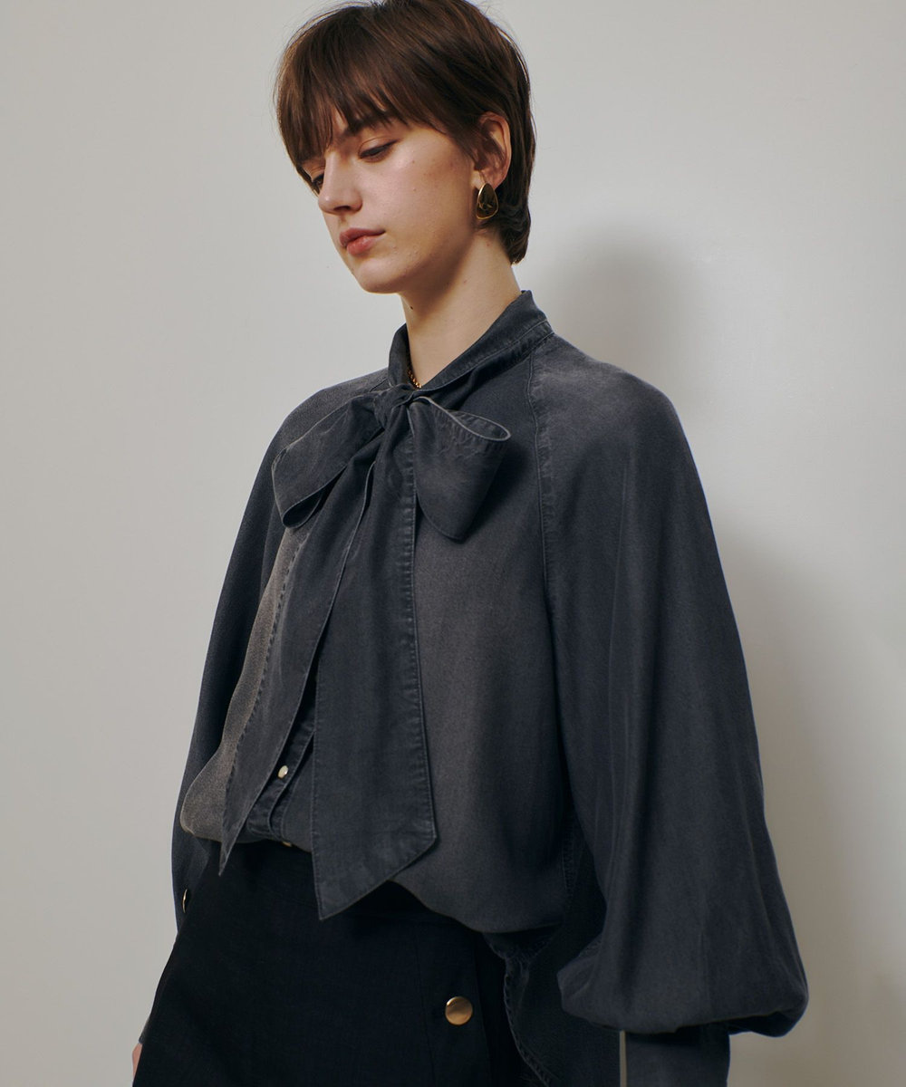 allureville 【WEB・一部店舗別注】デニムボウブラウス ブラック系 (98)