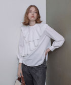 allureville（アルアバイル）の「ブロードラッフルカラーシャツ