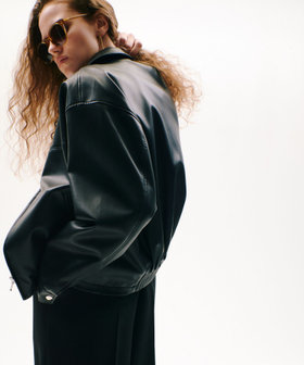 フェイクレザーステンカラーブルゾン|allureville OFFICIAL SITE フェイクレザーステンカラーブルゾン|allureville OFFICIAL SITE