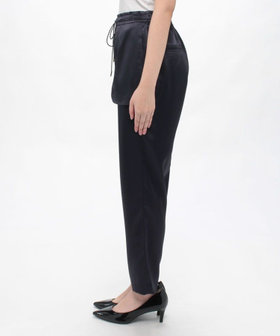 サテンイージーテーパードパンツ|allureville OFFICIAL SITE