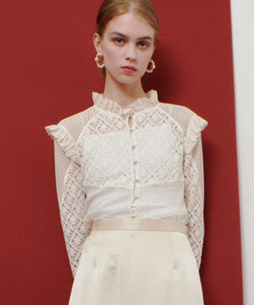 LOULOU WILLOUGHBY シュリンクレースプルオーバー ブラック セール】 【LOULOU WILLOUGHBY】シュリンクレースプルオーバー