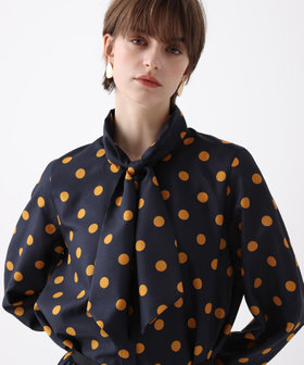 ポルカドットブラウス